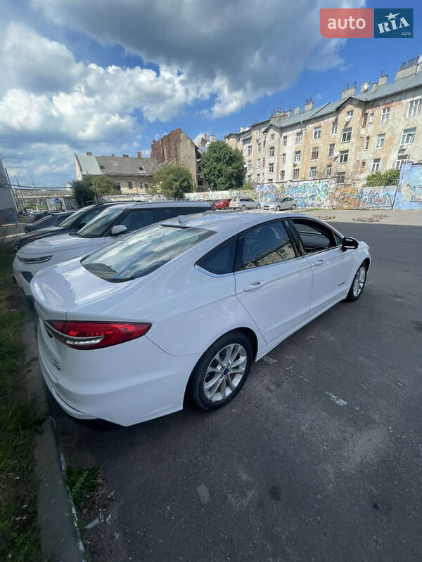 Седан Ford Fusion 2019 в Львове