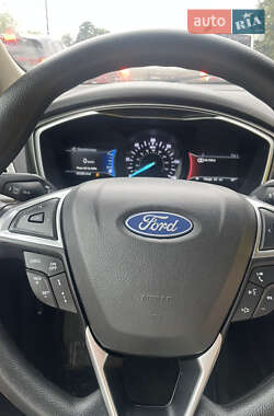 Седан Ford Fusion 2019 в 
