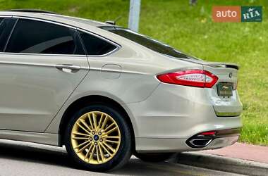 Седан Ford Fusion 2015 в 