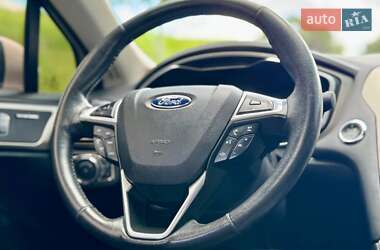 Седан Ford Fusion 2015 в 