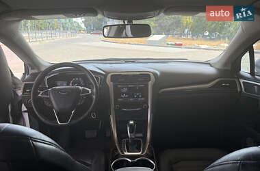 Седан Ford Fusion 2015 в 