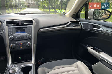 Седан Ford Fusion 2017 в 