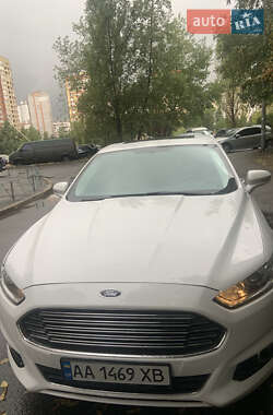 Седан Ford Fusion 2016 в 