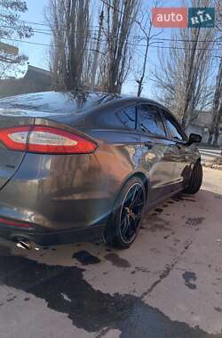 Седан Ford Fusion 2015 в 