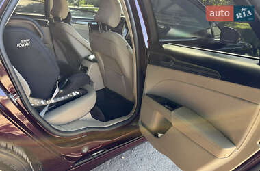 Седан Ford Fusion 2016 в 