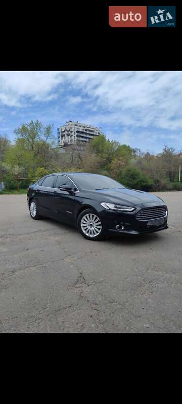 Седан Ford Fusion 2013 в 