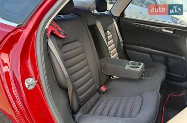 Седан Ford Fusion 2016 в 