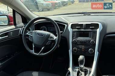 Седан Ford Fusion 2016 в 