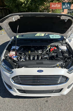 Седан Ford Fusion 2016 в 