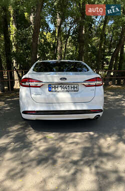 Седан Ford Fusion 2017 в 