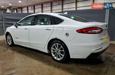 Седан Ford Fusion 2018 в 