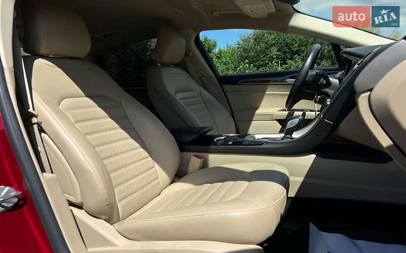 Седан Ford Fusion 2016 в Львові