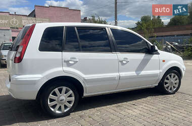 Хэтчбек Ford Fusion 2010 в 