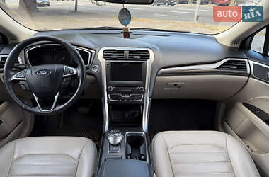 Седан Ford Fusion 2017 в 