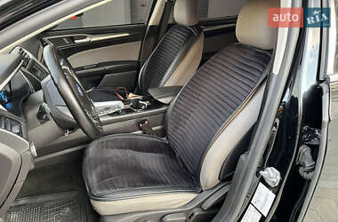 Седан Ford Fusion 2016 в 
