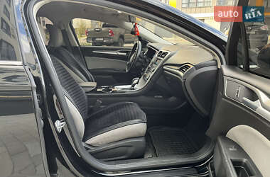 Седан Ford Fusion 2016 в 