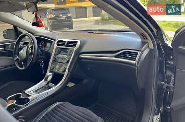 Седан Ford Fusion 2016 в 
