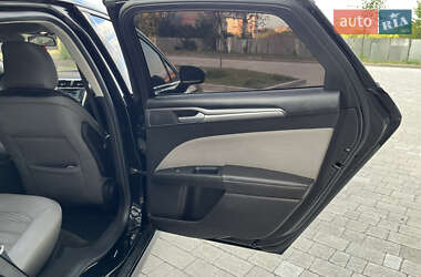 Седан Ford Fusion 2016 в 