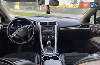 Седан Ford Fusion 2016 в 