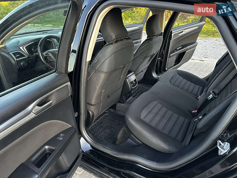 Седан Ford Fusion 2017 в Львові