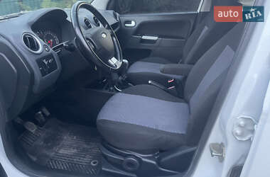 Хэтчбек Ford Fusion 2010 в 