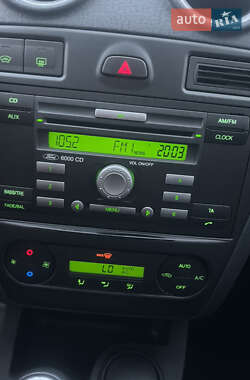 Хэтчбек Ford Fusion 2010 в 