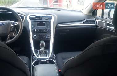 Седан Ford Fusion 2015 в 