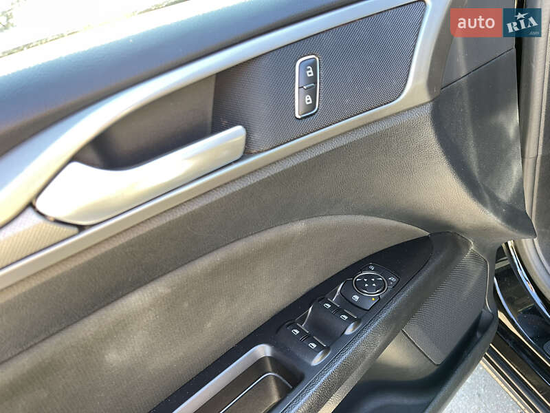 Седан Ford Fusion 2016 в Львові