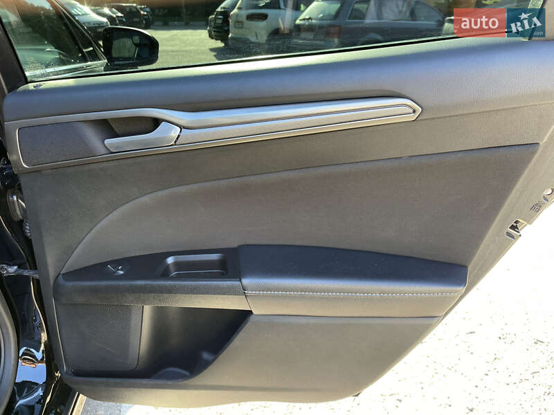 Седан Ford Fusion 2016 в Львові