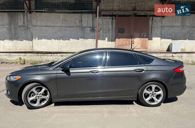 Седан Ford Fusion 2016 в 