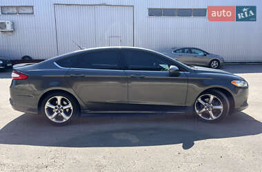 Седан Ford Fusion 2016 в 