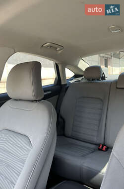 Седан Ford Fusion 2016 в 