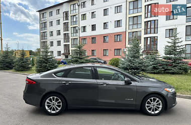 Седан Ford Fusion 2019 в 