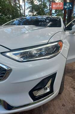 Седан Ford Fusion 2019 в 