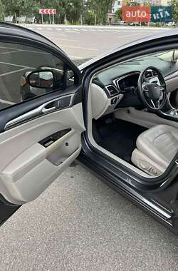 Седан Ford Fusion 2017 в 