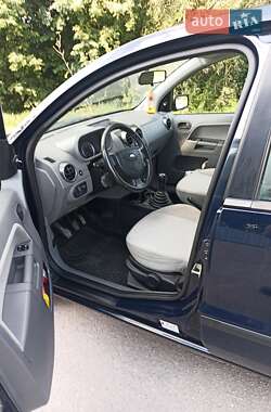 Хэтчбек Ford Fusion 2004 в 