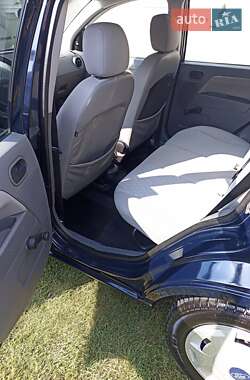 Хэтчбек Ford Fusion 2004 в 