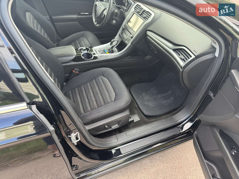 Седан Ford Fusion 2015 в Чернигове