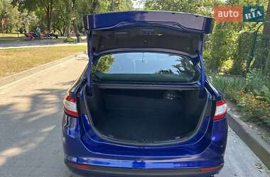 Седан Ford Fusion 2015 в 