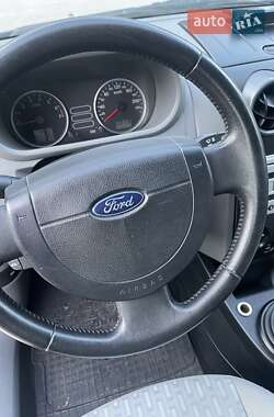 Хэтчбек Ford Fusion 2004 в 