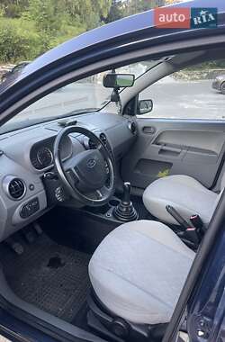 Хэтчбек Ford Fusion 2004 в 