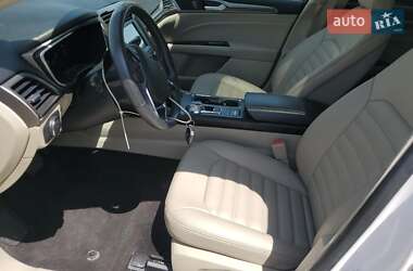 Седан Ford Fusion 2019 в 