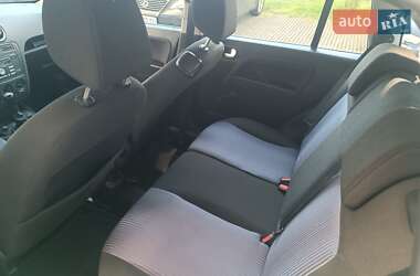 Хэтчбек Ford Fusion 2010 в 