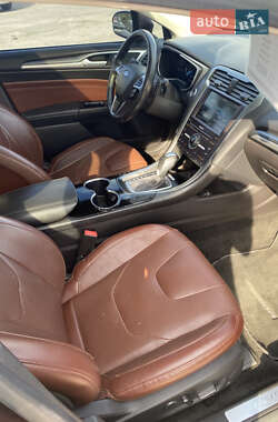 Седан Ford Fusion 2015 в 