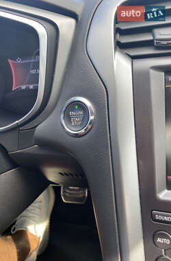 Седан Ford Fusion 2015 в 