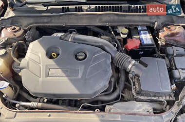 Седан Ford Fusion 2015 в 