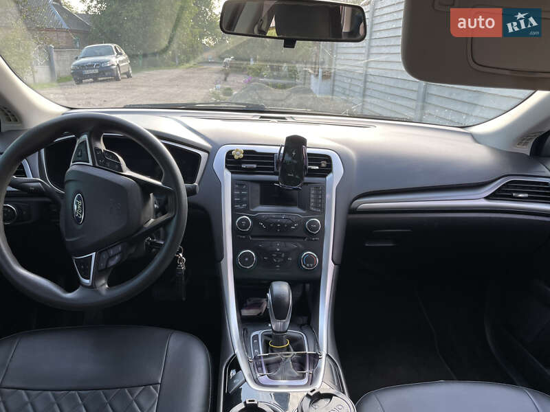 Седан Ford Fusion 2012 в 