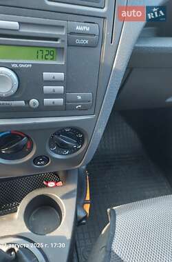 Хэтчбек Ford Fusion 2010 в 