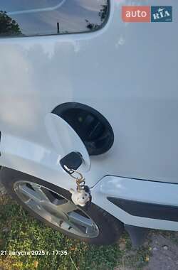 Хэтчбек Ford Fusion 2010 в 