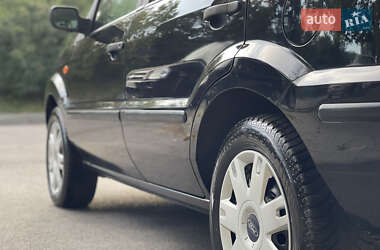 Хэтчбек Ford Fusion 2005 в 